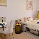Duque Beachside Elegance Apartmán