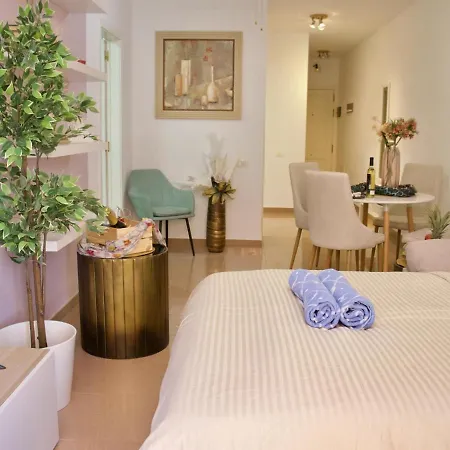 Апартаменты Duque Beachside Elegance