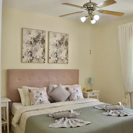 Duque Beachside Elegance Апартаменты