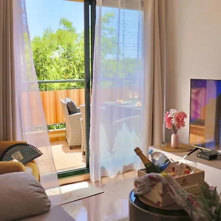 Duque Beachside Elegance * Адехе